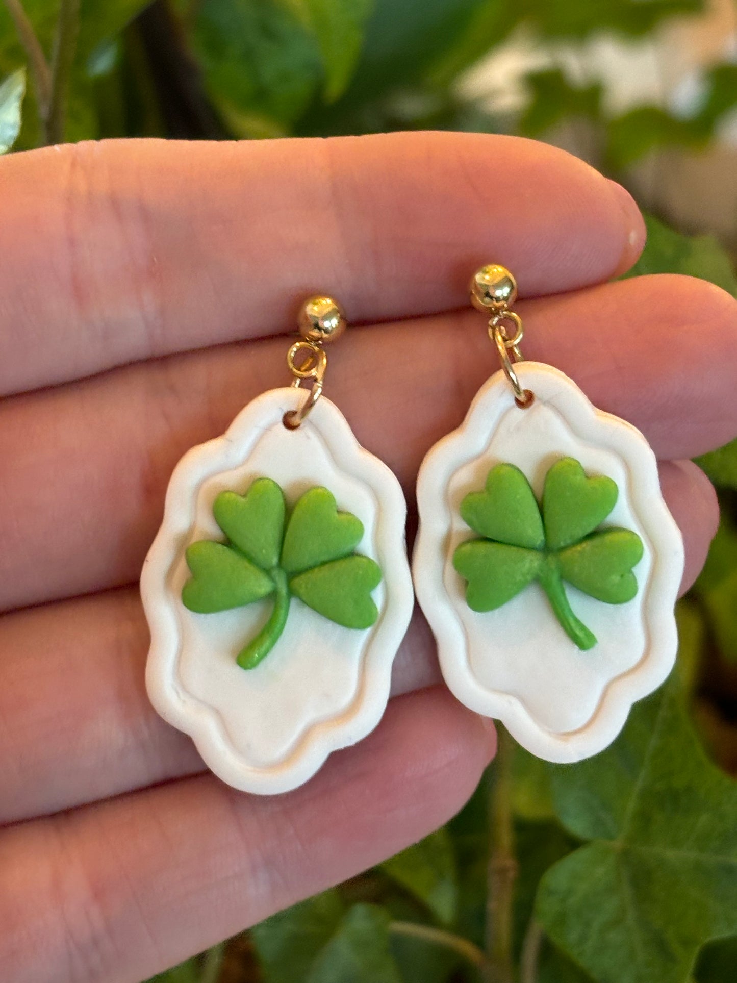 Shamrock with white border